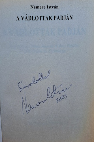 DEDIKÁLT-A vádlottak padján