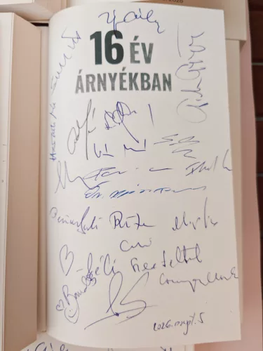 DEDIKÁLT - 16 év árnyékban - 19 szerző eredeti aláírásával