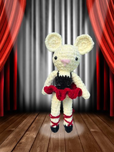 Horgolt piros balerina egérke figura